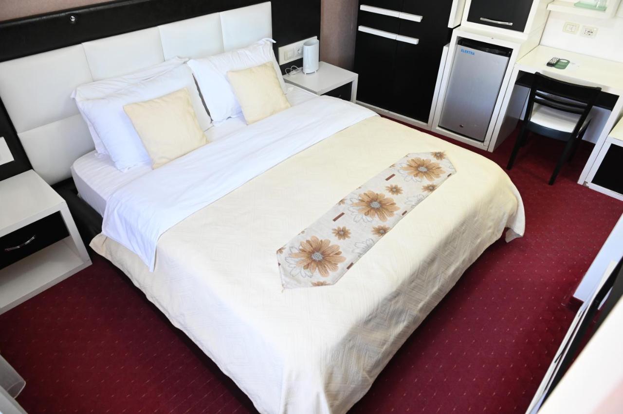 Hotel Liss Лежа Экстерьер фото