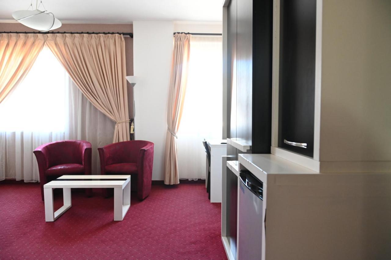 Hotel Liss Лежа Экстерьер фото
